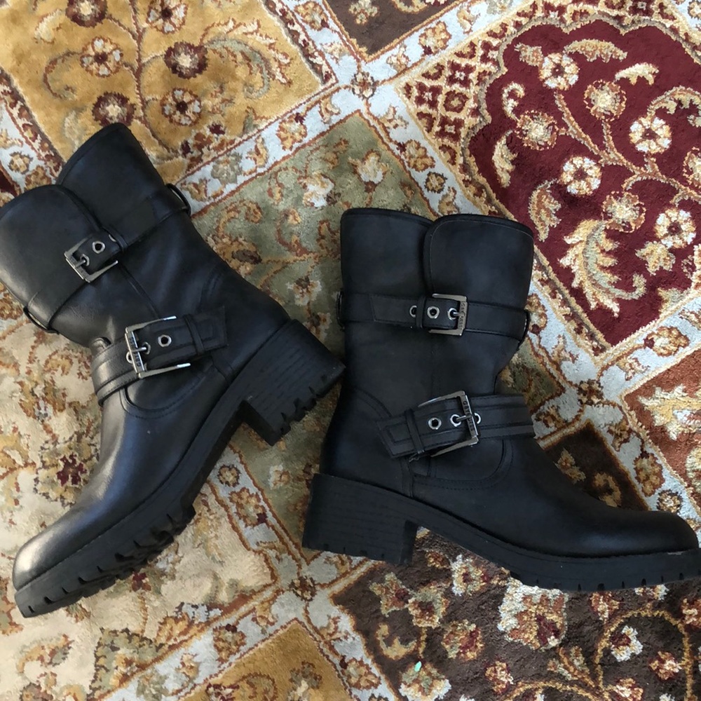 NEW short boots